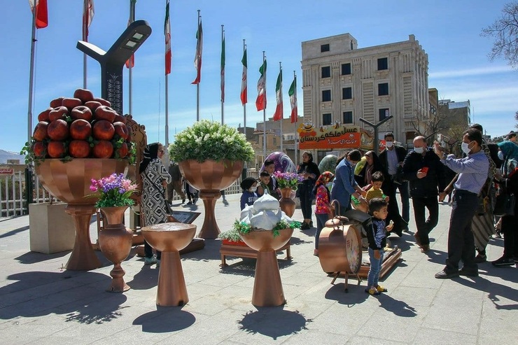 مردانی، عضو کمیته علمی کشوری کرونا گفت: در حال حاضر برای جلوگیری از بروز پیک جدید بیماری در کشور باید از دیدوبازدید در ایام تعطیلات عید نوروز جدا پرهیز شود تا زنجیره انتقال ویروس کرونای انگلیسی در کشور قطع شود.