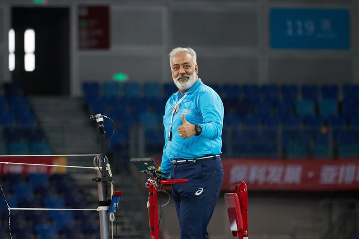 فدراسیون جهانی والیبال (FIVB)، فرهاد شاهمیری داور بین‌المللی کشورمان را به صورت رسمی بازنشسته کرد.