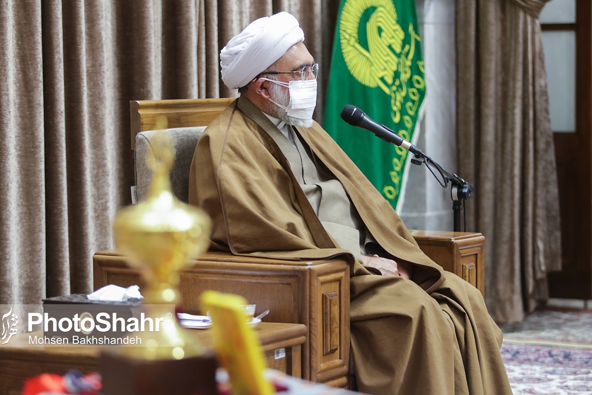 اهدای مدال‌های حسین رضا‌زاده، قهرمان وزنه‌برداری به موزه آستان قدس+تصاویر