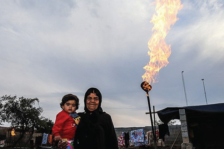 سیاهی شب جاده را فراگرفته بود و ما برای رسیدن به اندیمشک، نگاهمان را به تابلو‌های مسیر دوخته بودیم و کم شدن کیلومتر‌ها را می‌شمردیم.