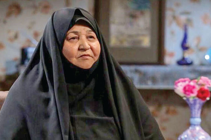چهره خند‌رو و مهربانی داشت. هنوز وقتی از همسرش صحبت می‌کرد لبخند رضایت روی لبانش نقش می‌بست. مرضیه نظرنژاد، همسر شهید بابانظر، را می‌گویم که به گفته خودش، هنوز مرضیه به دنیا نیامده بود که عقد پسرعمو و دخترعمو را در آسمان‌ها بسته بودند.