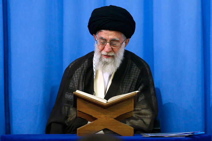 در طلیعه ماه مبارک رمضان بهار قرآن، مراسم انس با قرآن کریم با حضور رهبر معظم انقلاب اسلامی از طریق ارتباط تصویریِ حسینیه امام خمینی(ره) با مصلای تهران برگزار خواهد شد.