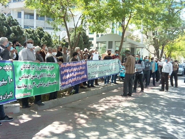 صبح امروز (چهارشنبه ۲۵ فروردین ماه) کارگران بازنشسته تامین اجتماعی با حضور مقابل ادارات تامین اجتماعی به فیش‌های حقوقی و دریافتی ناچیز خود اعتراض کردند.