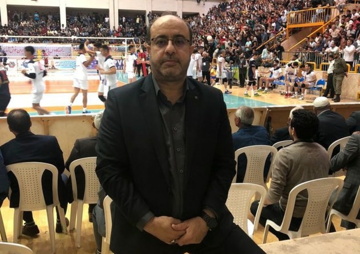 مدیرعامل شهرداری گنبد معتقد است تیم‌های والیبال حرفه‌ای شده اند، ولی بین تیم‌های دولتی و خصوصی فرق است!