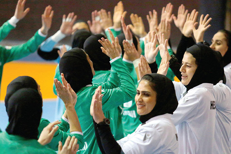 در فاصله یک هفته مانده به پایان مرحله گروهی، شاگردان شریف راهی مرحله نهایی شدند.