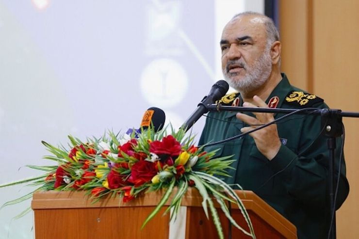 فرمانده کل سپاه در پیامی به محضر رهبر معظم انقلاب؛ با بیان اینکه برای تحقق انتظارات و منویات حضرتعالی، ستاد تحقق فرامین نوروزی ۱۴۰۰ را تشکیل داده‌ایم، نوشت: کشور را از عوارض تحریم‌های ظالمانه بی نیاز می‌کنیم.
