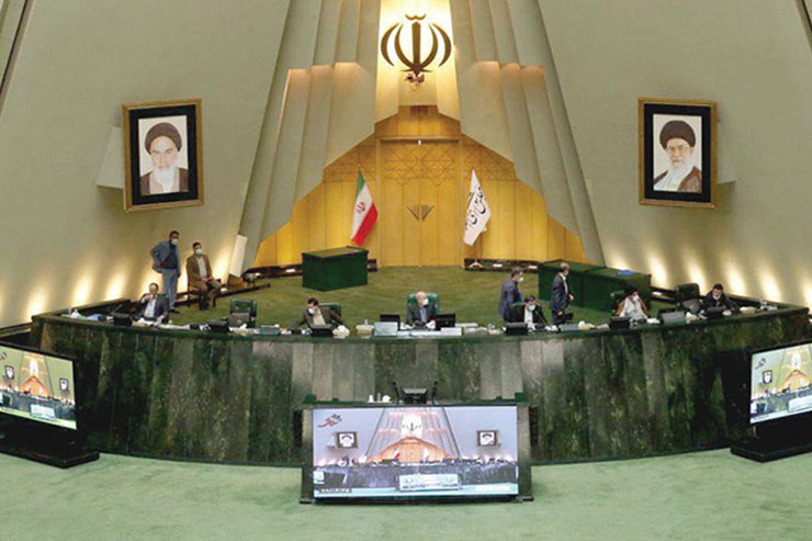 در شرایطی که رایزنی‌های هیئت‌های مذاکره کننده ایران و گروه ۱+۴ روز گذشته در وین در شکل‌ها و سطوح مختلف ادامه داشت، در صحن علنی مجلس، نمایندگان در قالب تذکراتی پیاپی سعی کردند چارچوب این مذاکرات را از منظر خود به هیئت‌های مذاکره کننده ایرانی حاضر در وین یادآوری و تأکید کنند که هر گونه توافق تنها در صورت تأیید مجلس جنبه قانونی می‌یابد.