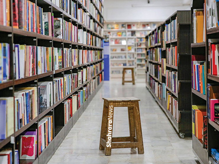 جنس کار کتاب فروشی سروکار داشتن با فکر و روان انسان هاست. اما در شرایط فعلی به علت مشکلات عدیده اقتصادی در کتاب فروشی‌ها مانند خواب سرمایه، اجاره سنگین، گرانی کتاب و عوامل دیگر، فشار اقتصادی بسیاری به این قشر وارد شده است. با تعطیلی‌های اخیر نیز بر دیگر مشکلات آن‌ها افزوده شده و آسیب جدی دیده اند. با چند تن از کتاب فروشان مشهدی گفتگو کردیم که در ادامه می‌خوانید.