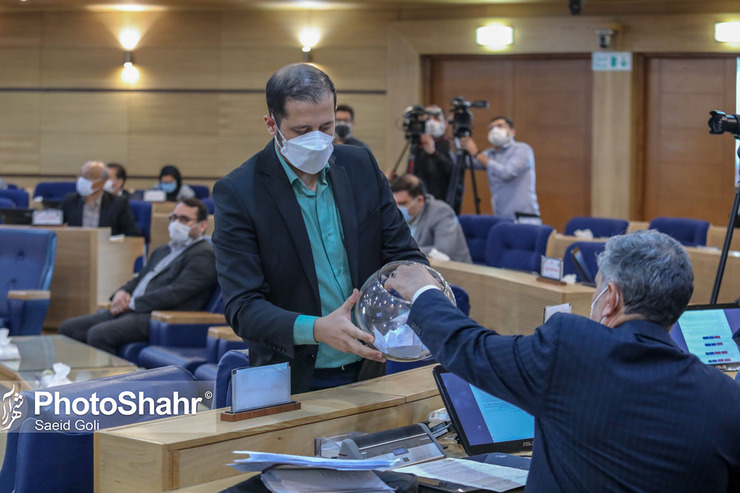 یکصد و بیست و هفتمین جلسه علنی شورای اسلامی شهر مشهد روز دوشنبه 30 فروردین ماه در سالن اصلی ساختمان شورای شهر برگزار شد.