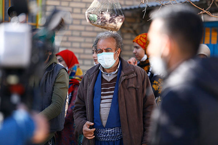 سعید آقاخانی کارگردان سریال نون خ به کرونا مبتلا شد. پیش از این نیز امیر وفایی نویسنده این سریال به دلیل ابتلا به کرونا در بیمارستان بستری شده‌بود.
