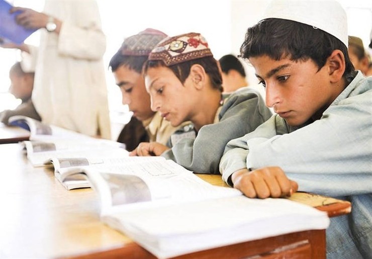 سال تحصیلی ۱۴۰۰ روز سه شنبه با نواخته شدن زنگ آغاز سال تحصیلی در مدرسه امانی کابل توسط محمد اشرف غنی رئیس جمهوری افغانستان شروع شد.