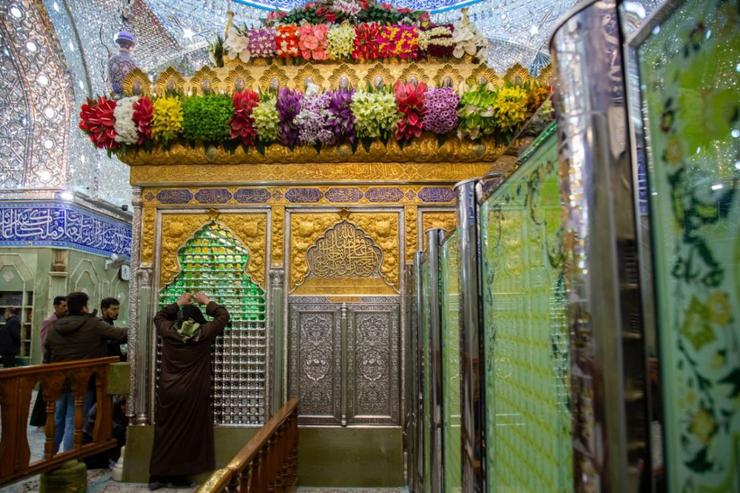 در پی شیوع کرونا و عدم امکان تشرف زائران ایرانی به کشور عراق، ستاد بازسازی عتبات عالیات با توجه به درخواست مشتاقان زیارت ابا عبدالله (ع) نسبت به ثبت نام و انجام زیارت نیابتی اقدام کرده‌است.