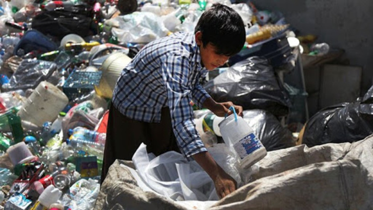 رییس انجمن مددکاری اجتماعی ایران گفت: ساماندهی و حذف کودکان خیابانی قابل تحقق نیست چون تا زمانی که عوامل ظهور و بروز کودکان کار و خیابان کنترل نشوند و از بین نروند، حذف کودکان کار و خیابان امکان‌پذیر نخواهد بود.
