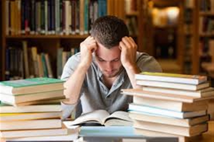 یک مشاور تحصیلی برای یادگیری و حفظ آسان‌تر مطالب دروس توصیه‌هایی دارد