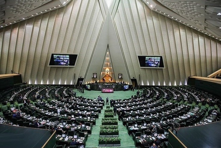 بررسی برنامه وزارت نفت برای روش جدید توزیع یارانه بنزین در دستور کار هفته جاری کمیسیون انرژی مجلس شورای اسلامی قرار دارد.