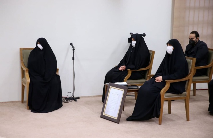 دست‌نوشته شهید حاج قاسم سلیمانی درباره اشتیاق به شهادت، که در دیدار امروز از سوی خانواده شهید سلیمانی به رهبر انقلاب اهدا شد.
