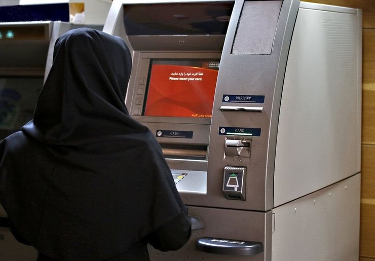 شکایت دختران بازمانده به دلیل کاهش حقوق بازنشستگی پدر | آیین‌نامه داخلی مشکل دارد