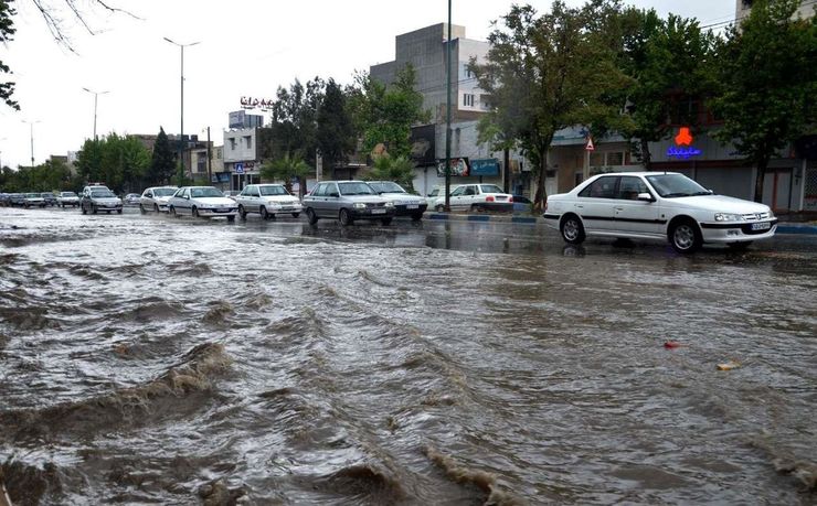 سازمان هواشناسی با صدور هشدار قرمز اعلام کرد: فردا (۱۲ دی ماه) بارش شدید باران و تداوم آن همراه با وقوع رعد و برق و ریزش تگرگ و وزش باد شدید در استان‌های بوشهر، هرمزگان، جنوب کرمان و فارس پیش‌بینی می‌شود.