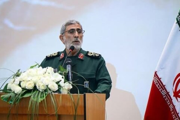 فرمانده قدس سپاه گفت: شهید سلیمانی در زمینه های مختلف جلودار بود و یکی از عرصه هایی که ایشان به صورت برجسته جلودار آن بودند، برقراری ارتباط بین میدان و دیپلماسی بود.