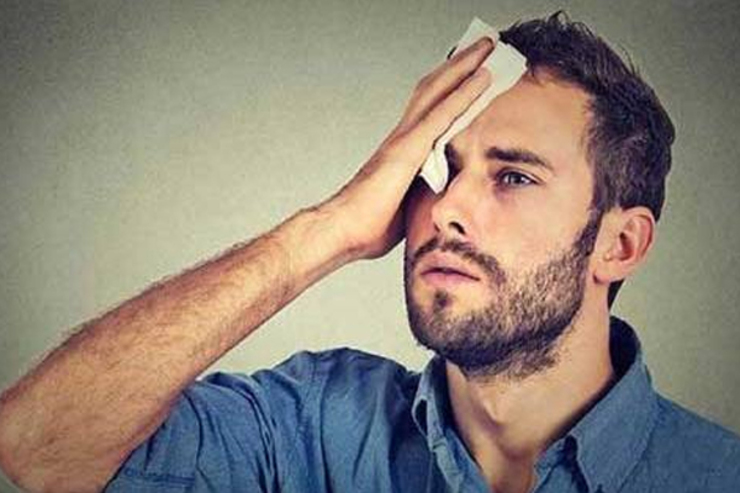 علائم عرق سرد چیست؟ | چه زمانی باید به دنبال درمانش باشیم؟