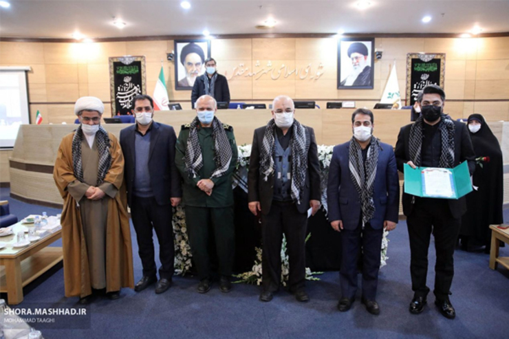 عضو شورای اسلامی شهر مشهدمقدس گفت: انقلاب، تولد و بالندگی خود را مدیون جوانان و روحیه جوانی است؛ روحیه‌ای آرمان‌گرا، بلندنگر و بلندنظر که از خود در راهِ خدا هزینه می‌کند و ثمره آن حاج قاسم هایی بود که ما در این انقلاب به آنها مدیون هستیم و حالا کار را نسلِ سلیمانی ها باید تمام کنند.