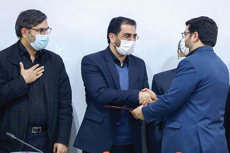 شهردار مشهد در آیین تکریم و معارفه معاون شهردار و رئیس سازمان اجتماعی و فرهنگی شهرداری: بزرگ‌ترین مدال افتخار ما نوکری زائران امام‌رضا (ع) است و این فلسفه وجودی شهر است و همه فعالیت‌ها و برنامه‌ها باید مطابق آن برنامه‌ریزی شود.