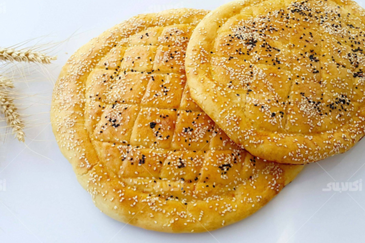 رئیس بنیاد ملی گندم کاران گفت: با توجه به آنکه تا پایان سال قیمت آرد و گندم تحویلی به نانوایان تغییری ندارد، بعید است که قیمت نان نوسانی داشته باشد.