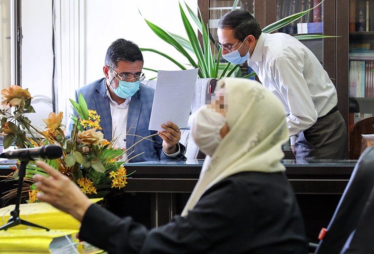 همسر اکبرخرمدین دیروز در جلسه آخرین دفاع پیش روی بازپرس جنایی تهران درباره مشارکت در قتل دو فرزند و دامادش اعترافات تازه‌ای عنوان کرد.