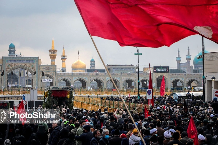 مراسم تدفین پیکر مطهر ۳ شهید گمنام هشت سال دفاع مقدس ظهر امروز ۱۶ دی ماه در میدان شهدا مشهد مقدس با حضور پر شور مردم شهید پرور برگزار شد.