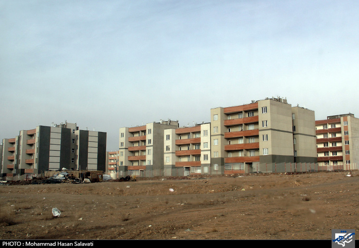 یکی از تسهیلاتی که برای ساخت یا خرید خانه در نظر گرفته شده، اوراق مسکن (تسه) است که میزان آن متناسب با شرایط افراد (تجرد، تاهل و محل زندگی) و قیمت آن متناسب با عرضه و تقاضای بازار، متفاوت است و برای اخذ آن افراد میتوانند از طریق فرابورس اقدام به خرید اوراق کنند.