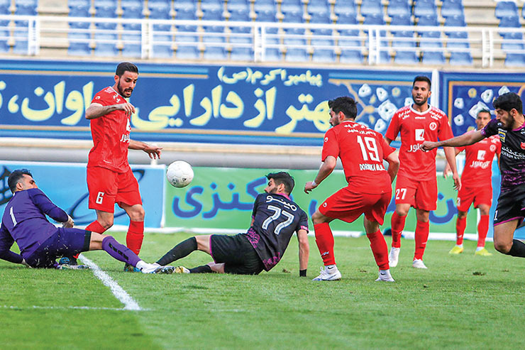 شهرخودرو برای فرار از بحران، در ورزشگاه ثامن کار سختی رودرروی پرسپولیس دارد.