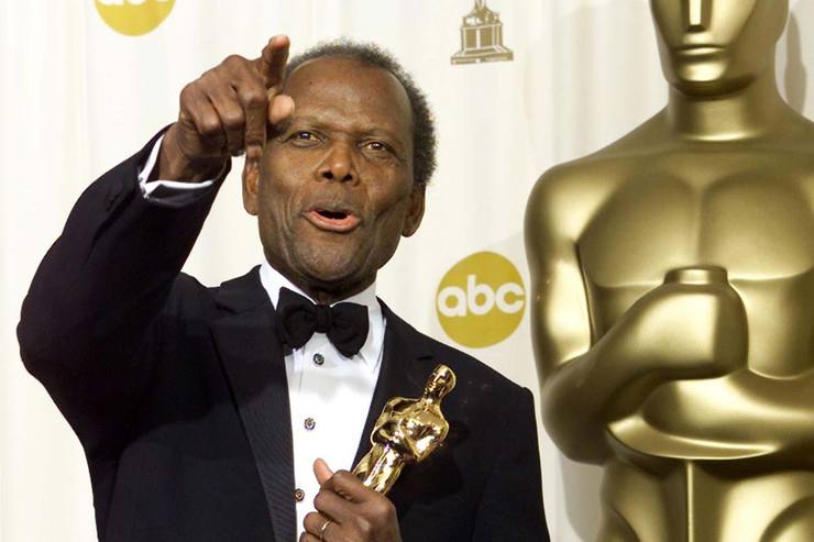 سیدنی پوآتیه (Sidney Poitier)، هنرپیشه سرشناس هالیوودی و اولین بازیگر سیاه‌پوست برنده جایزه اسکار، در۹۴ سالگی درگذشت.