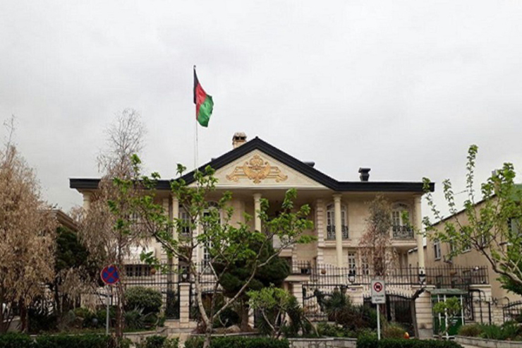 خبرگزاری صدای افغان به نقل از منبعی در سفارت افغانستان در تهران برخی شایعات در برخی رسانه‌ها مبنی بر برنامه تحویل سفارت افغانستان در تهران به وزیر خارجه طالبان را بی اساس خواند و آن را تکذیب کرد.