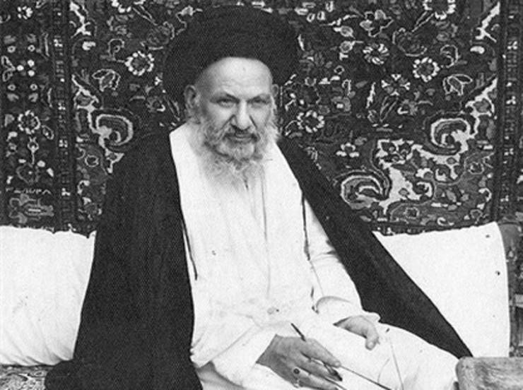 آیت ا... سیدمحمود حسینی شاهرودی به فراخور تشخیص و نوع نظرش، در مراحل مختلف نهضت امام خمینی نقش داشت؛ اگرچه چندان به مجادلات سیاسی وارد نمی‌شد و روحیه مبارزاتی نداشت، از اعلام مواضع سیاسی دوری نمی‌گزید، بلکه به هنگام ضرورت، اعلام نظر می‌کرد.
