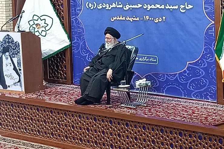نماینده ولی فقیه در خراسان رضوی گفت: آیت‌الله‌العظمی شاهرودی دارای بینشی انقلابی و اجتماعی بود و در اوج خفقانی که بر حوزه‌های علمیه نجف مستولی بود، پس از شهادت شهید نواب صفوی، تنها کسی بود که شهادت او را به عنوان یک فاجعه بزرگ اسلامی در درس خود مطرح کرد.