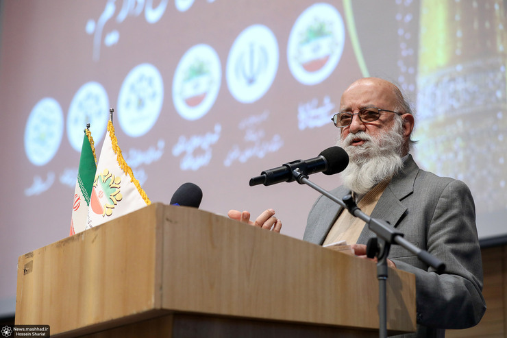 رئیس شورای شهر تهران گفت: تفکر انقلابی دولت جدید در بودجه ۱۴۰۱ به چشم نمی‌خورد. در بودجه سال آینده یک سوم مالیات بر ارزش افزوده را در اختیار وزارت محترم کشور گذاشته اند که مثلا ماشین آلات بخرند و به شهرداری‌ها بدهند، مگر خود شهرداری‌ها نمی‌توانند این‌ها را بخرند و برای این کار قیم دیگری لازم دارند.