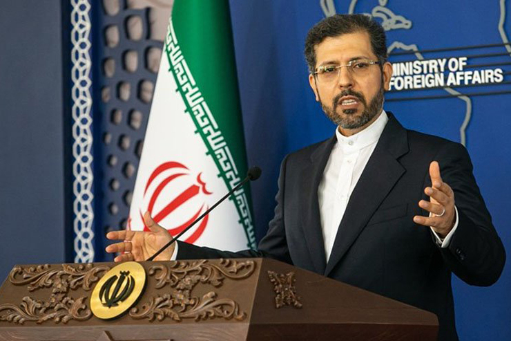 سخنگوی وزارت امور خارجه کشورمان گفت: سفر وزیر امور خارجه به عمان یک روزه است و ممکن است که سفر به یکی دیگر از کشورهای حاشیه خلیج فارس به این سفر افزوده شود و تا عصردر این زمینه اطلاع رسانی می شود.