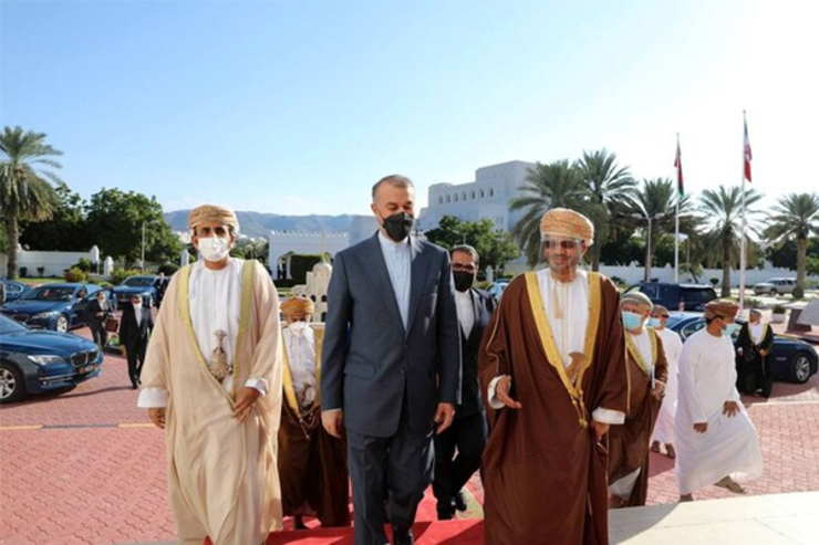 وزیر امور خارجه کشورمان در جریان سفر خود به مسقط، با بدر بن حمد البوسعیدی وزیر امور خارجه سلطنت عمان دیدار کرد.