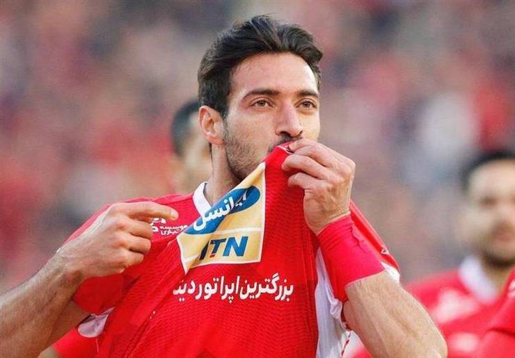 سرمربی پرسپولیس درباره بازگشت احتمالی مدافع سابق این تیم نظر جالبی دارد.