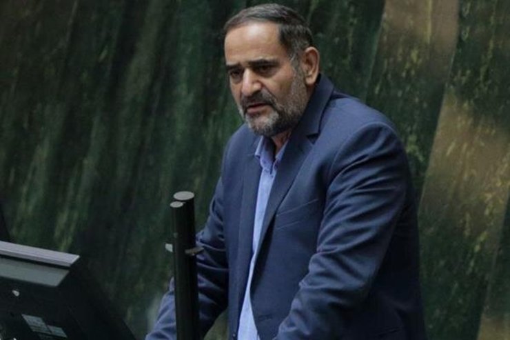 روح ا... عباس پور، سخنگوی کمیسیون صنایع و معادن مجلس می‌گوید: بنده یک خودرو داخلی به قیمت ۳۳۵میلیون تومان خریده ام، یک هفته سوار شده ام، دو هفته خراب و در تعمیرگاه بوده و با ۱۴نقص فنی به شرکت بازگشت داده شده است تا ایراد‌ها را برطرف کنند.