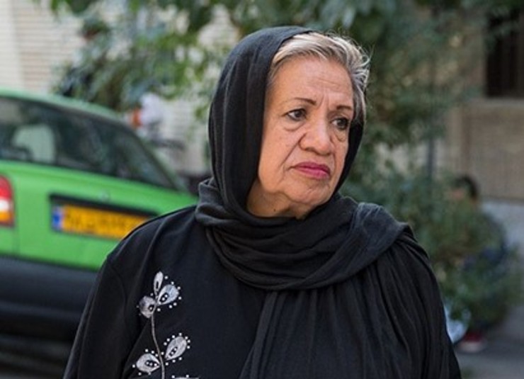 گیتی معینی، بازیگر پیشکسوت، انتقادات شدیدی را علیه مهران مدیری و مادر بهاره رهنما، پروین قائم مقامی مطرح کرده است.