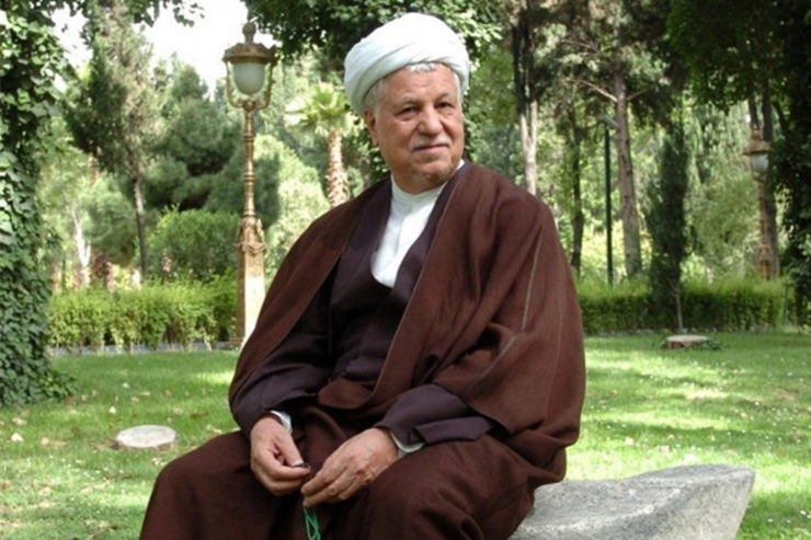 در گزارش صداوسیما مسئولیت هاى آیت الله هاشمى روایت و تاکید شد لقب او یار دیرین امام و رهبرى بوده است.