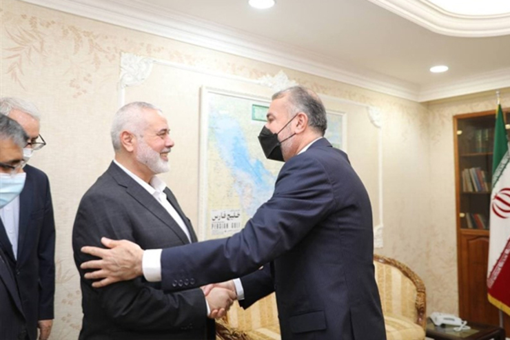 رئیس دفتر سیاسی حماس در دیدار با وزیر امور خارجه کشورمان ضمن قدردانی از حمایت و پشتیبانی جمهوری اسلامی ایران از مبارزات مردم فلسطین، خواستار تحرک و بسیج اسلامی و عربی در برابر سرکشی‌های رژیم صهیونیستی شد.