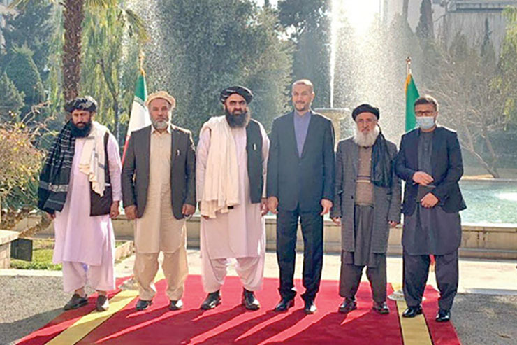 شنبه ۱۸ دی ماه بود، هیئت عالی رتبه به سرپرستی امیرخان متقی، سرپرست وزارت خارجه این گروه، وارد تهران شد و طی دو روز گذشته با مقامات ایرانی درباره مسائل سیاسی، اقتصادی، مرزی، ترانزیتی و مهاجران افغان در ایران بحث و تبادل نظر کرد.