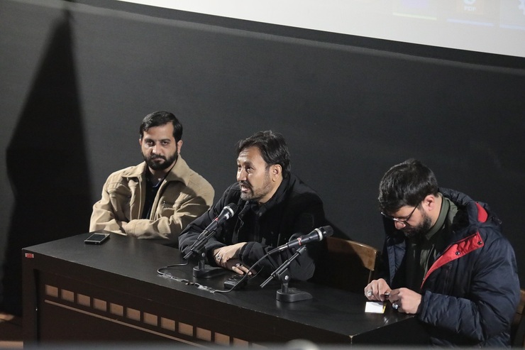 نشست «سینمای ضدسلطه» در دومین روز برگزاری جشنواره مردمی «عمار» در پردیس سینمایی هویزه مشهد برگزار شد.  ابوطالب مظفری نویسنده و فعال فرهنگی افغانستانی هم در این نشست حضور داشت و با محوریت حضور آمریکا در این کشور، موضوعات گوناگونی مطرح شد که در ادامه می‌خوانید.