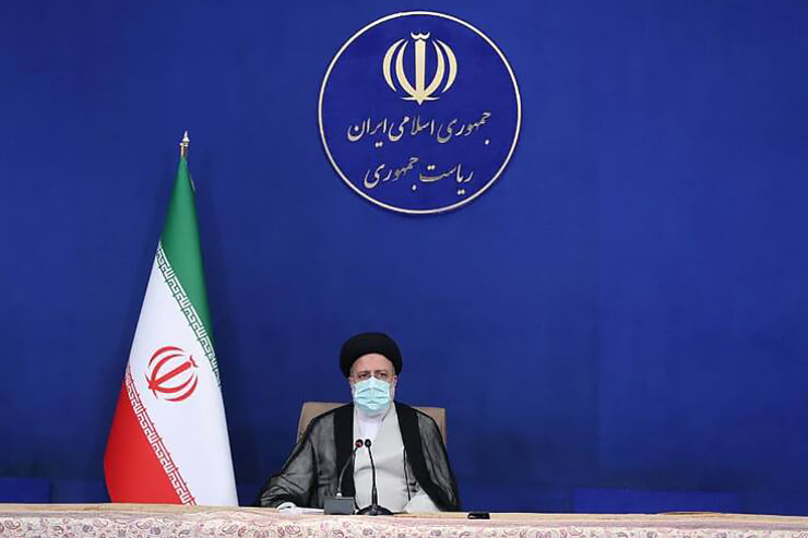 رئیس جمهور از اعضا و کارگزاران دولت خواست تا با نخبگان و صاحب نظران مرتبط با حوزه کاری خود، حتی کسانی که با سلیقه دولت مخالفت دارند، در ارتباط مستمر باشند و هیچ‌کدام از دستگاه‌های دولتی از ارتباط با جامعه نخبگانی مرتبط با حوزه مدیریت خود غفلت نکند.