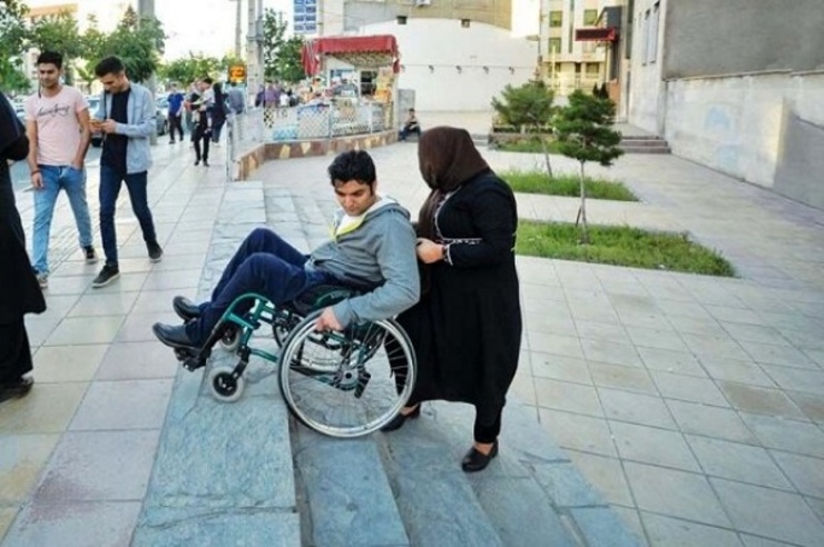 توجه به افرادی که توانایی معمول زندگی روزمره را ندارند پیش از آنکه یک اقدام انسان‌دوستانه باشد وظیفه‌ای اجتماعی است.