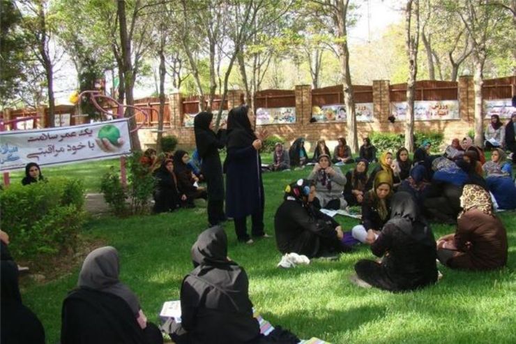پارک‌های بانوان محل امن، دنج و راحتی برای گذران اوقات فراقت یا ورزش کردن بانوان هستند. مشهد به عنوان یکی از بزرگترین شهر‌های ایران، چندین پارک و بوستان بانوان زیبا و با امکانات فراوان را در دل خود جای داده است.