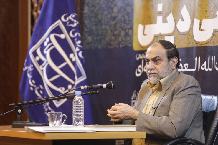 نشست تخصصی مبنا با موضوع «تبیین مبانی حکمرانی دینی در اندیشه حضرت آیت ا... العظمی خامنه‌ای (مدظله العالی)» عصر روز گذشته به همت دفتر نمایندگی حفظ و نشر آثار حضرت آیت ا... العظمی خامنه‌ای (مدظله العالی) در مشهد در مدرسه علمیه عالی نواب برگزار شد.
