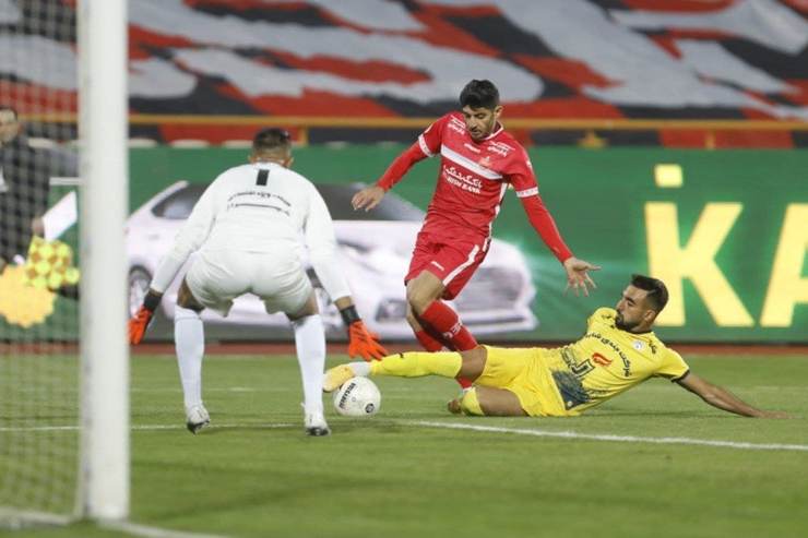 پرسپولیس موفق شد با یک گل فجر را شکست دهد تا با ۳۲ امتیاز نایب‌قهرمان نیم‌فصل شود. فیلم خلاصه این دیدار را می‌توانید ببینید.